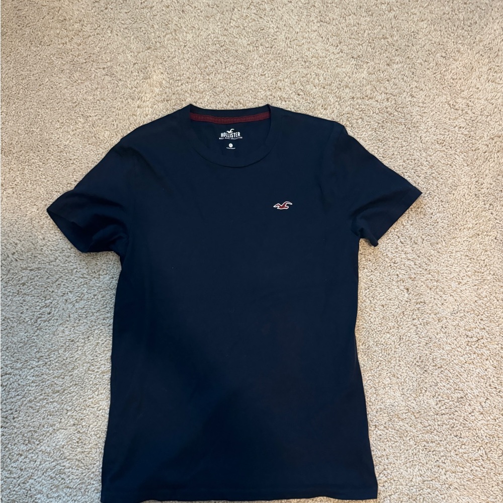 Navy blue Hollister Co. t-shirt #streetwear